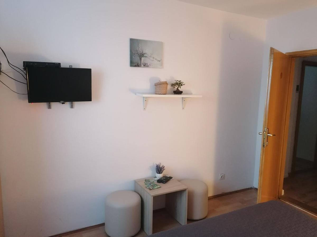 Apartment And Rooms Nevenka ポールヤナク エクステリア 写真