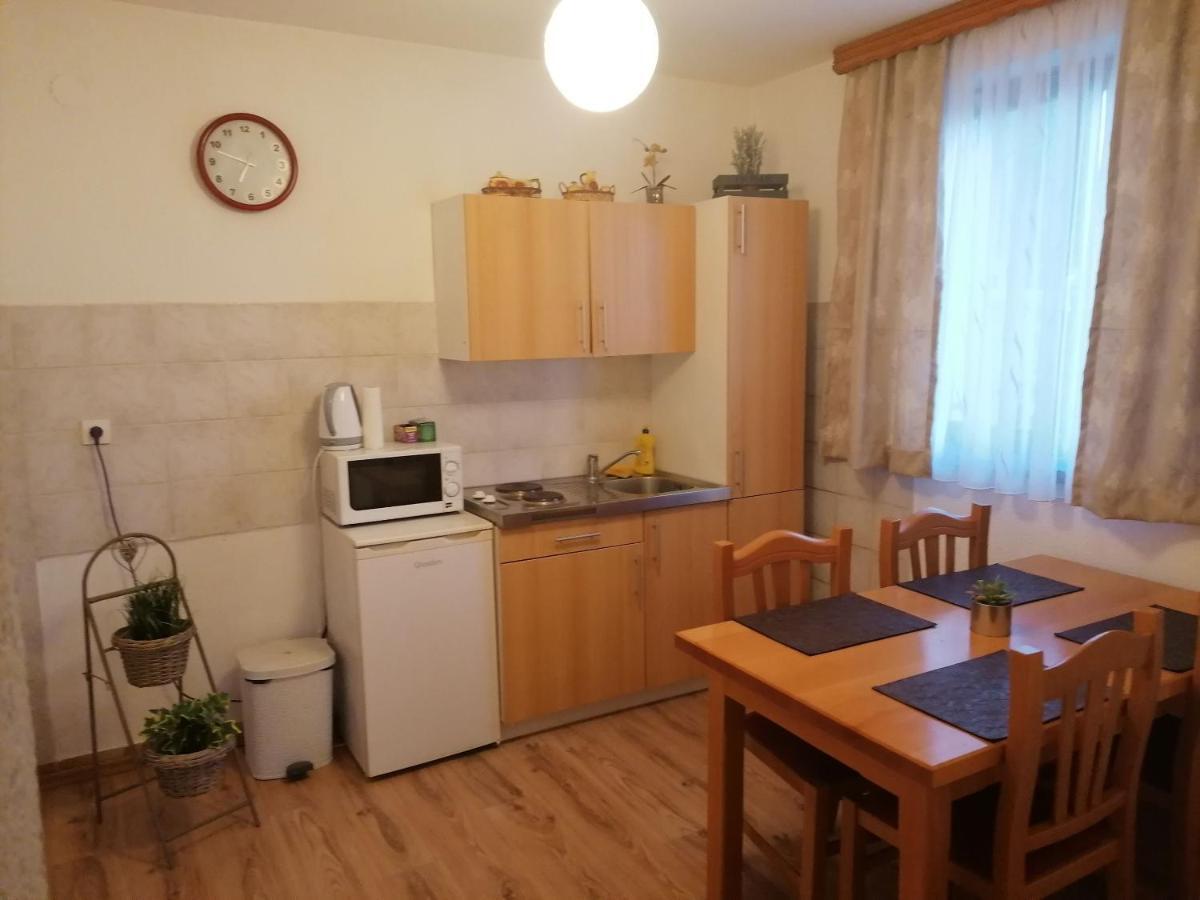 Apartment And Rooms Nevenka ポールヤナク エクステリア 写真