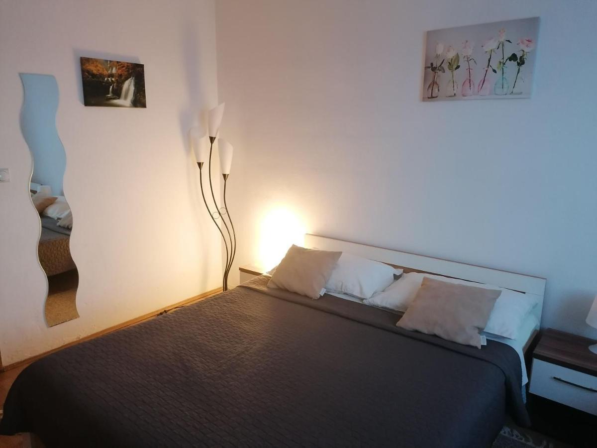 Apartment And Rooms Nevenka ポールヤナク エクステリア 写真